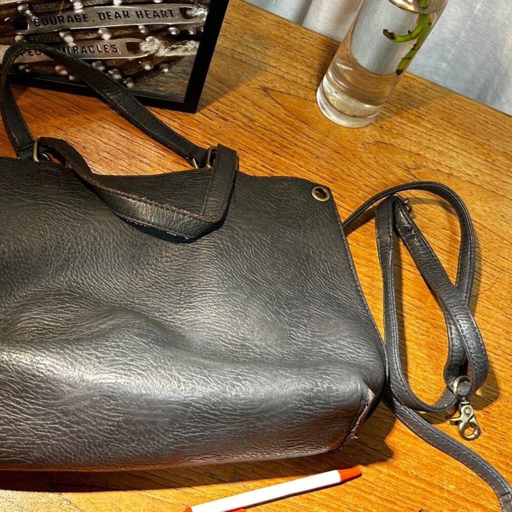 Black leather bag with detachable shoulder strap